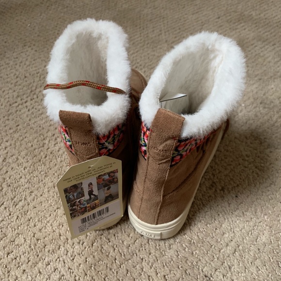 ⬇️$65. NWT TOMS ALPINE FUR BOOT tan TOFFEE sz 6 - Picture 8 of 8